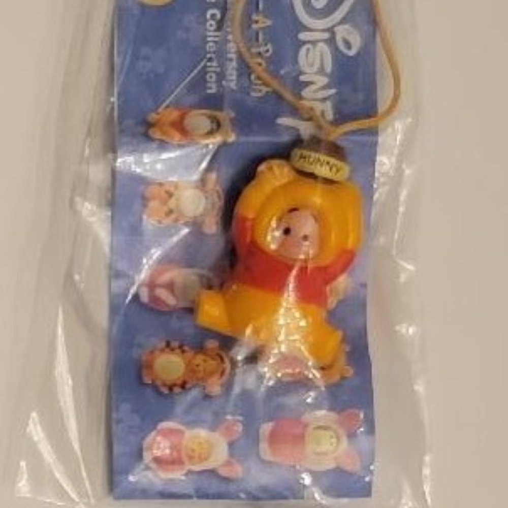 Winnie The Pooh Peek-A-Pooh Series 9 80Th Anniversary Piglet-Pooh Tomy Yujin